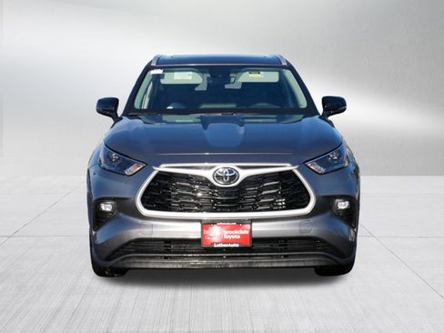 Certified 2026 Toyota Highlander XLE image 2