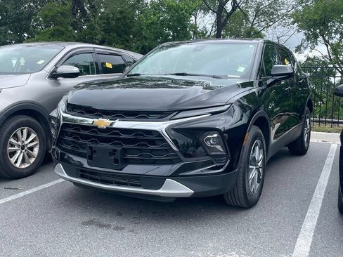Used 2025 Chevrolet Blazer LT AWD/4WD image 3