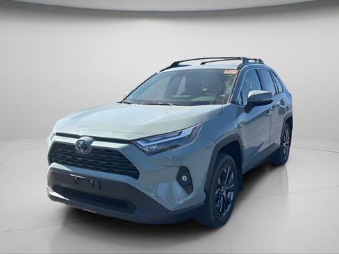 Used 2023 Toyota RAV4 XLE Premium AWD/4WD image 9