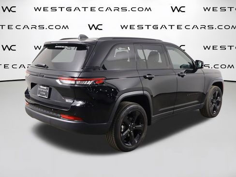 Used 2025 Jeep Grand Cherokee Altitude image 52