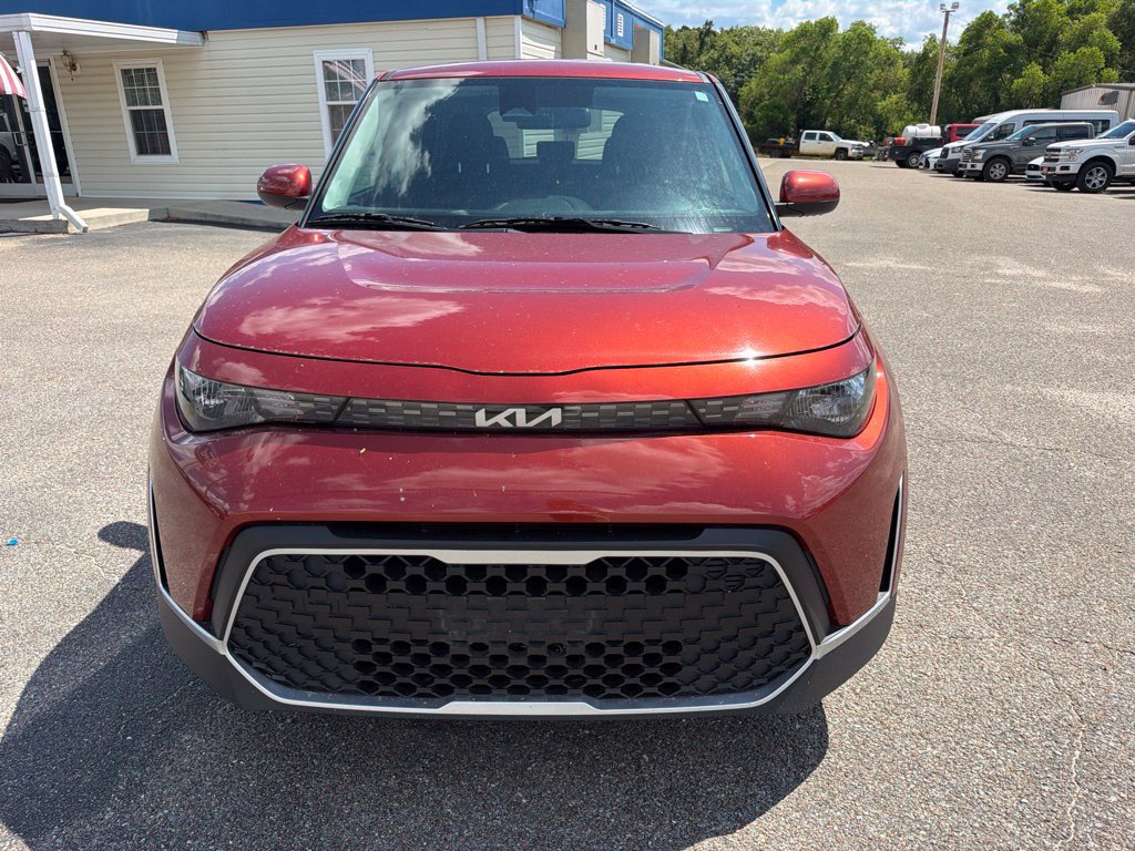 Used 2024 Kia Soul LX w/ Option Group 015 FWD image 2