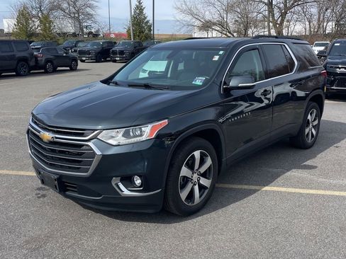 Used 2019 Chevrolet Traverse LT w/ LT Premium Package image 2