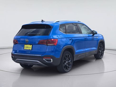 Used 2022 Volkswagen Taos SE FWD image 6
