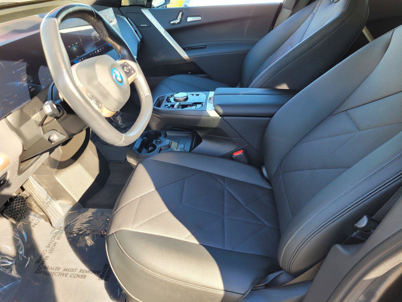 Used 2024 BMW iX xDrive50 w/ Premium Package AWD/4WD image 21