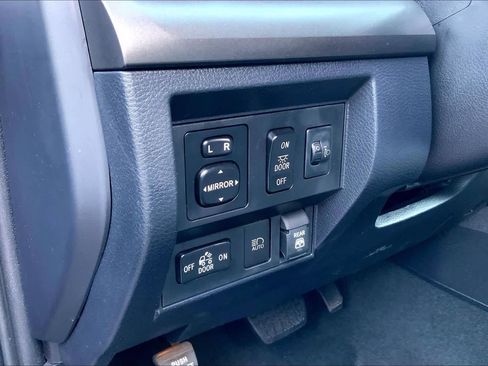 Used 2020 Toyota Tundra SR5 w/ SR5 Leather Package RWD image 30