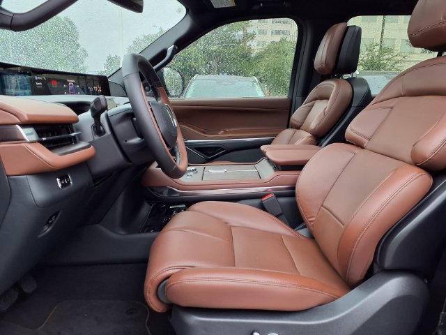 New 2026 Lincoln Navigator Reserve AWD/4WD image 7