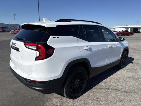 Used 2023 GMC Terrain SLE w/ Driver Convenience Package FWD image 4