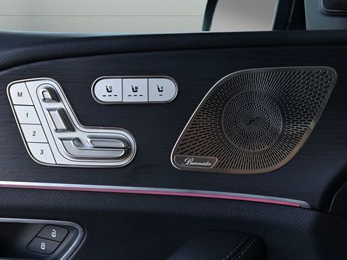 Used 2025 Mercedes-Benz GLS 450 4MATIC image 33