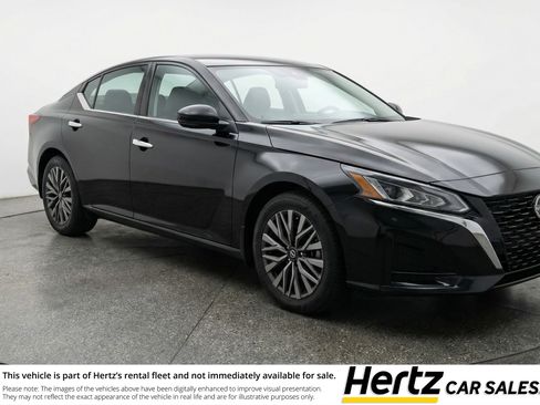 Used 2025 Nissan Altima 2.5 SV FWD image 1