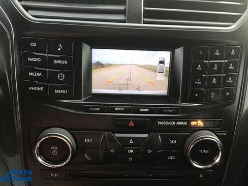 Used 2017 Ford Explorer XLT image 42