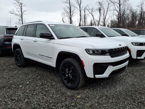 New 2026 Jeep Grand Cherokee Altitude AWD/4WD image 3