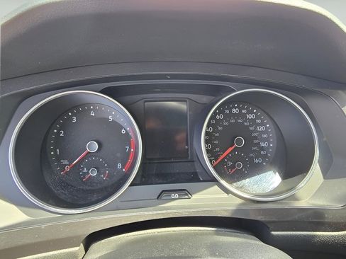 Used 2021 Volkswagen Tiguan SE w/ Panoramic Sunroof Package image 19