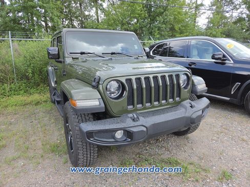 Used 2023 Jeep Wrangler Unlimited Sahara AWD/4WD image 4