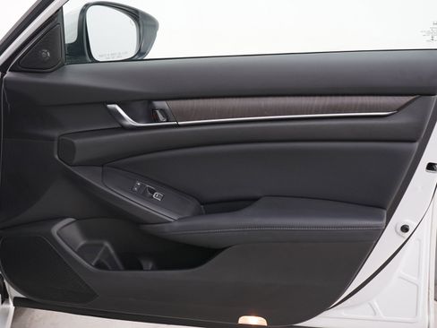 Used 2018 Honda Accord EX-L image 9