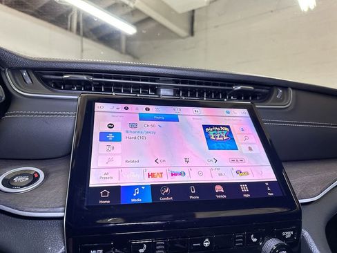 New 2025 Jeep Grand Cherokee Limited w/ Black Appearance Package image 25