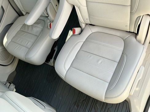 Used 2023 GMC Acadia Denali w/ Denali Technology Package image 32