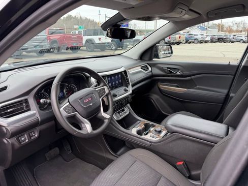 Used 2023 GMC Acadia SLE w/ Driver Convenience Package image 17