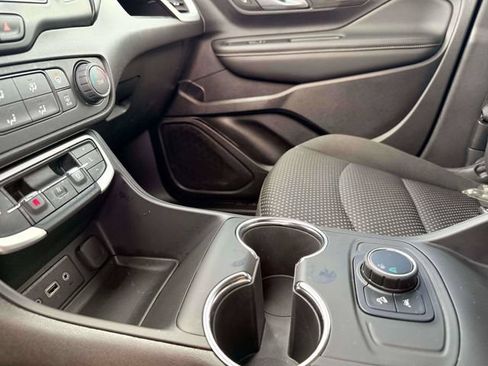 Used 2024 GMC Terrain SLE FWD image 29