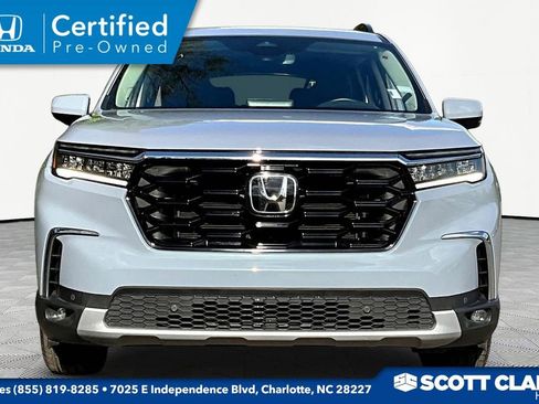 Certified 2025 Honda Pilot Touring image 2