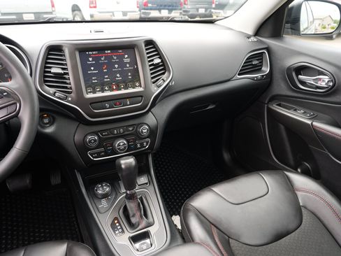 Used 2022 Jeep Cherokee Trailhawk w/ Sun, Sound & Nav Group AWD/4WD image 21