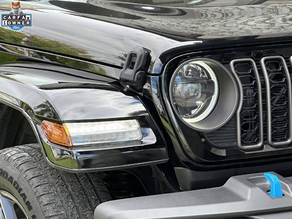 Used 2024 Jeep Wrangler Unlimited w/ Dual Top Group AWD/4WD image 8