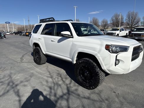 Used 2016 Toyota 4Runner SR5 image 7