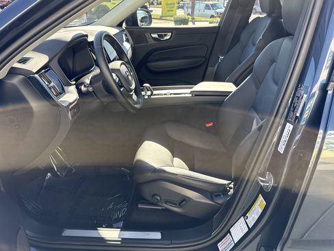 Used 2025 Volvo XC60 B5 Plus image 14