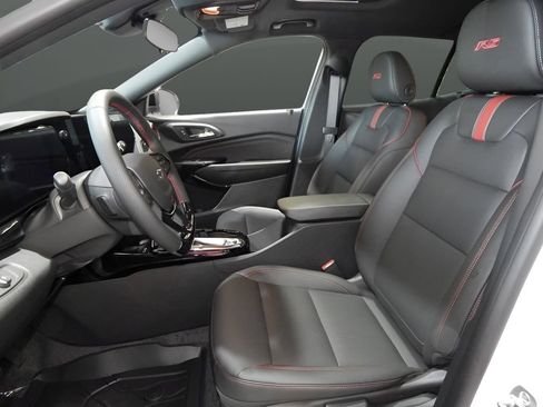 Used 2025 Chevrolet Trax RS w/ Sunroof Package image 15