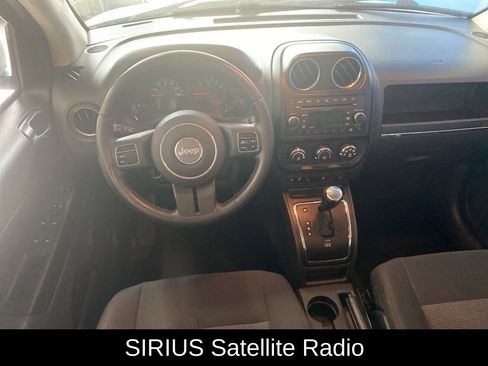 Used 2011 Jeep Compass Sport FWD image 4