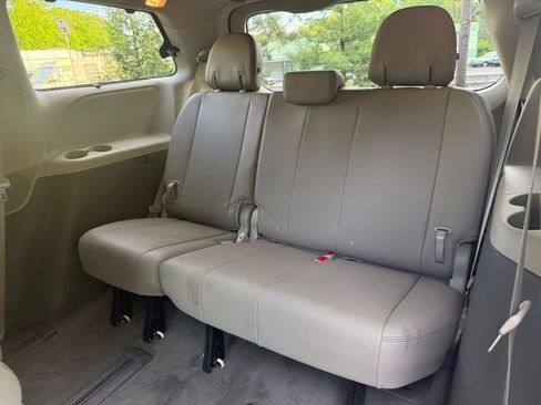 Used 2015 Toyota Sienna XLE Premium AWD/4WD image 28