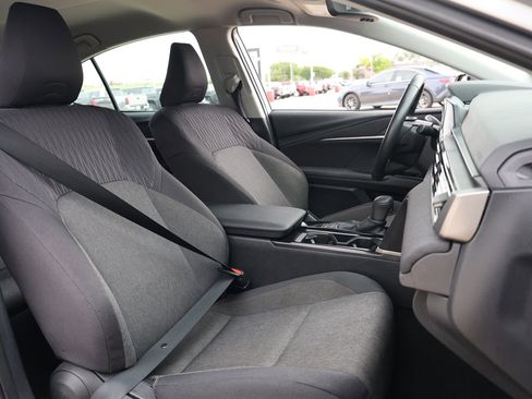 Used 2025 Toyota Camry LE AWD/4WD image 32