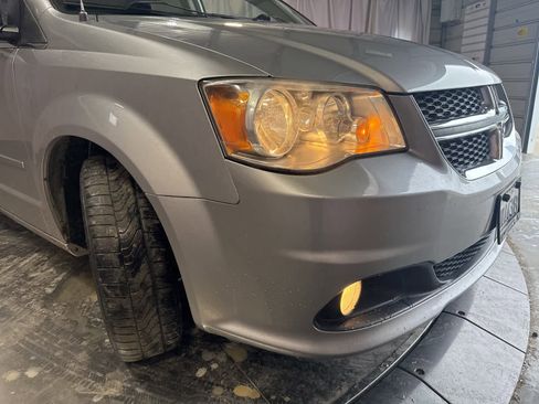 Used 2017 Dodge Grand Caravan SXT image 12