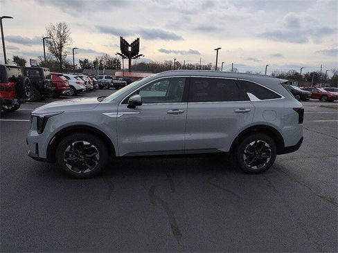 Used 2025 Kia Sorento S w/ Panoramic Sunroof Package image 4