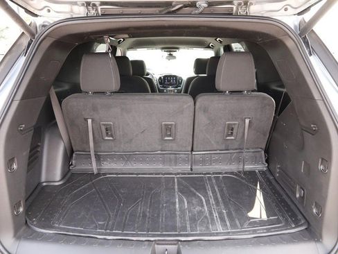 Used 2023 Chevrolet Traverse LT FWD image 8