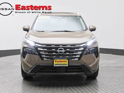 Used 2024 Nissan Rogue SV w/ SV Premium Package FWD image 2
