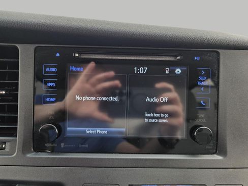 Used 2017 Toyota Sienna LE AWD/4WD image 18
