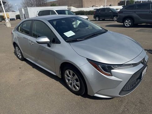 Used 2022 Toyota Corolla LE image 4