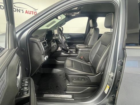 Used 2022 GMC Yukon XL SLT w/ SLT Premium Package image 13