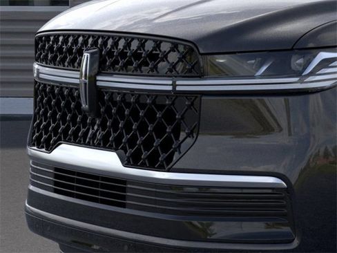 New 2025 Lincoln Navigator L Reserve w/ Jet Appearance Package image 17