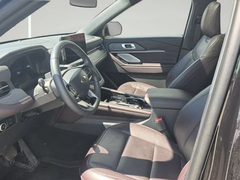 Used 2025 Ford Explorer Platinum AWD/4WD image 10