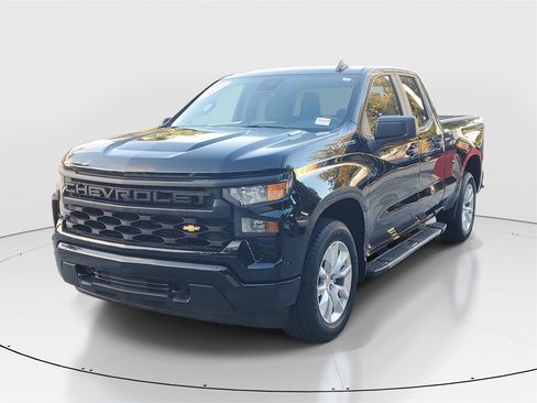 Used 2025 Chevrolet Silverado 1500 Custom image 3