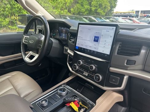 Used 2024 Ford Expedition Max XLT image 20