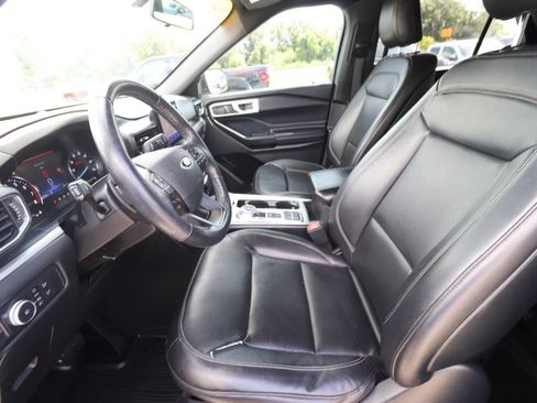 Used 2020 Ford Explorer XLT w/ Equipment Group 202A RWD image 2