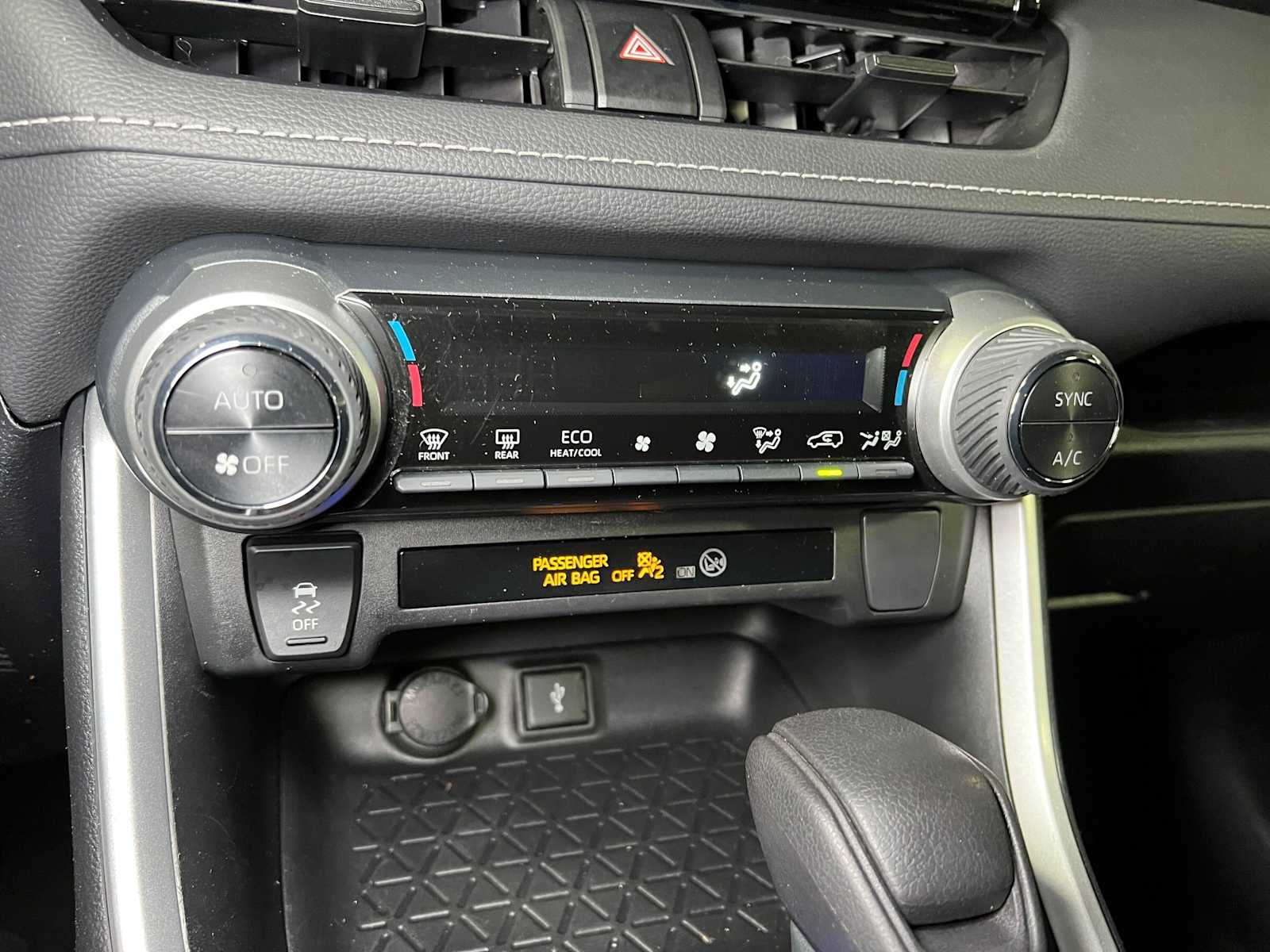 Used 2021 Toyota RAV4 LE AWD/4WD image 31