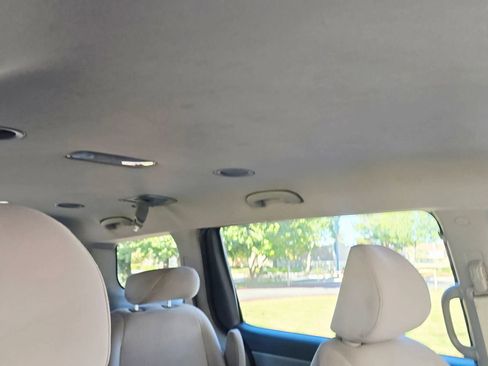 Used 2020 Kia Sedona LX image 28