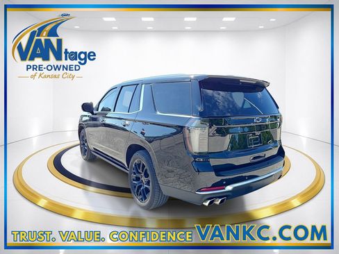 Used 2025 Chevrolet Tahoe High Country AWD/4WD image 9