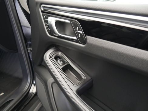 Certified 2023 Porsche Macan Turbo AWD/4WD image 23