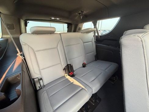 Used 2023 Chevrolet Suburban LT RWD image 17