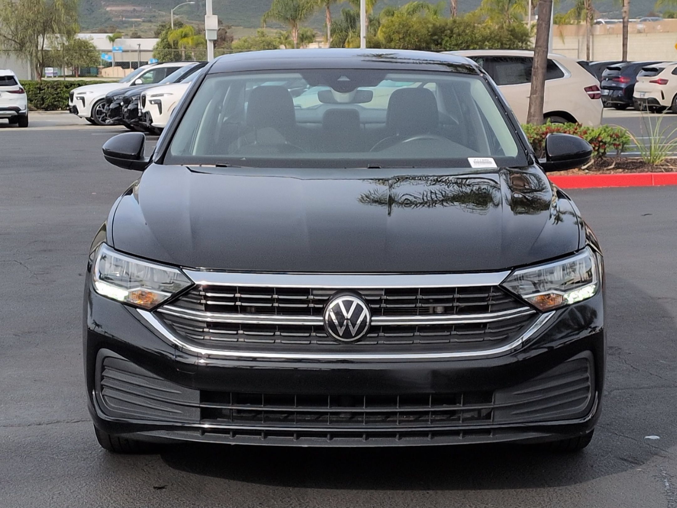 Used 2024 Volkswagen Jetta SE FWD image 3