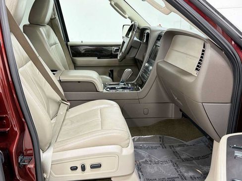 Used 2015 Lincoln Navigator 4WD image 31
